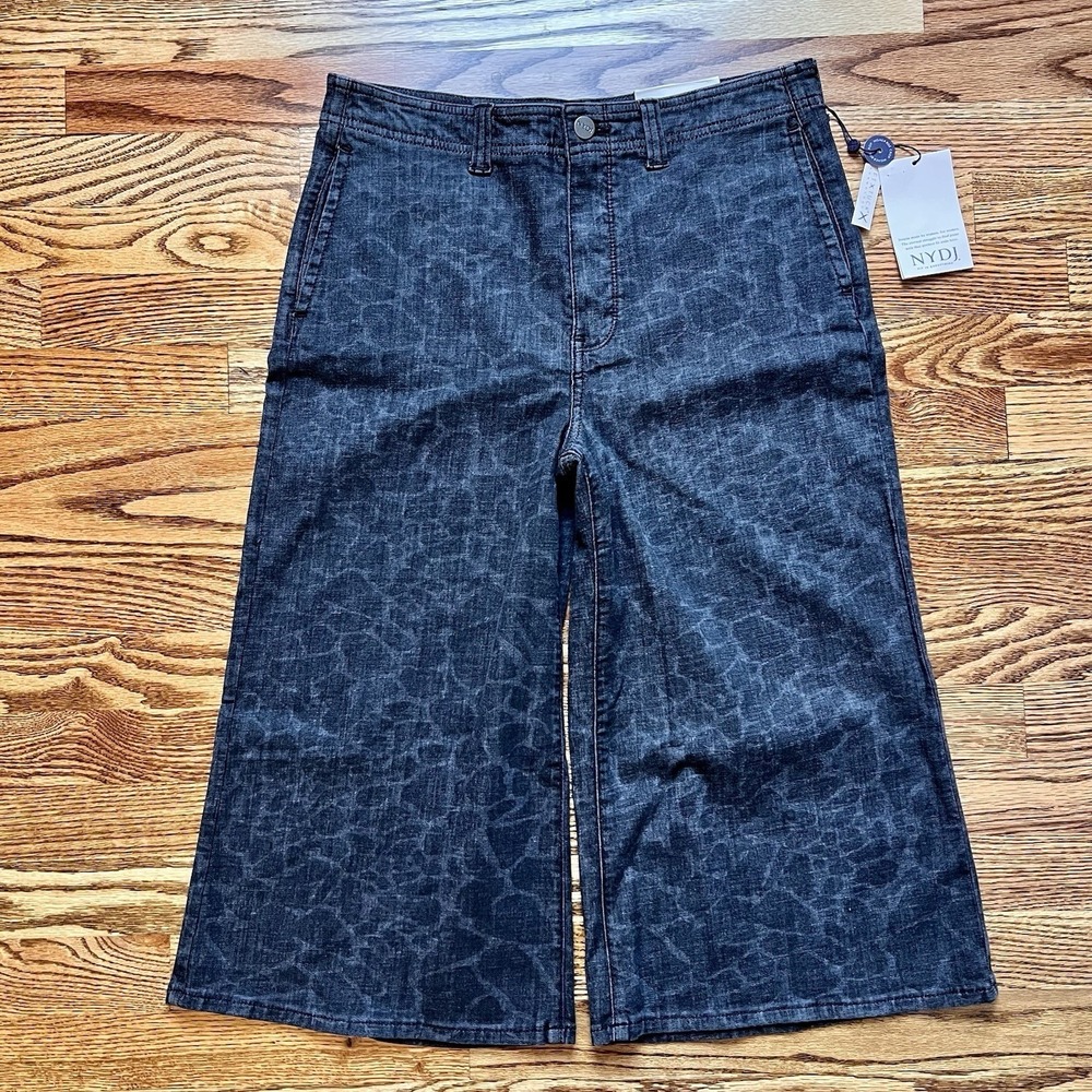 NYDJ Nip Tuck Technology Black Giraffe Print Capri Culotte Sz 6 NWT